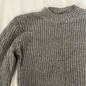 gray cropped sweater